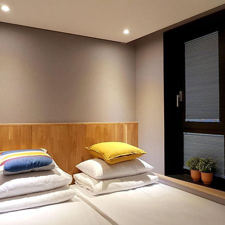 Hostel Cleo Seoul Hongdae Exterior photo
