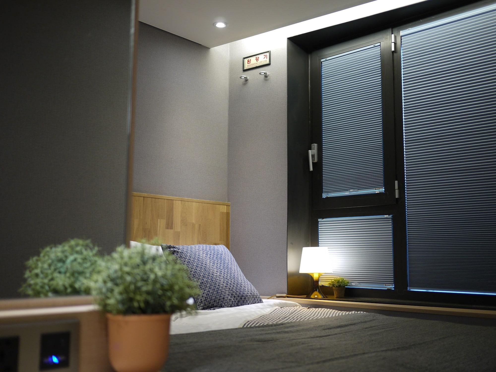 Hostel Cleo Seoul Hongdae Exterior photo