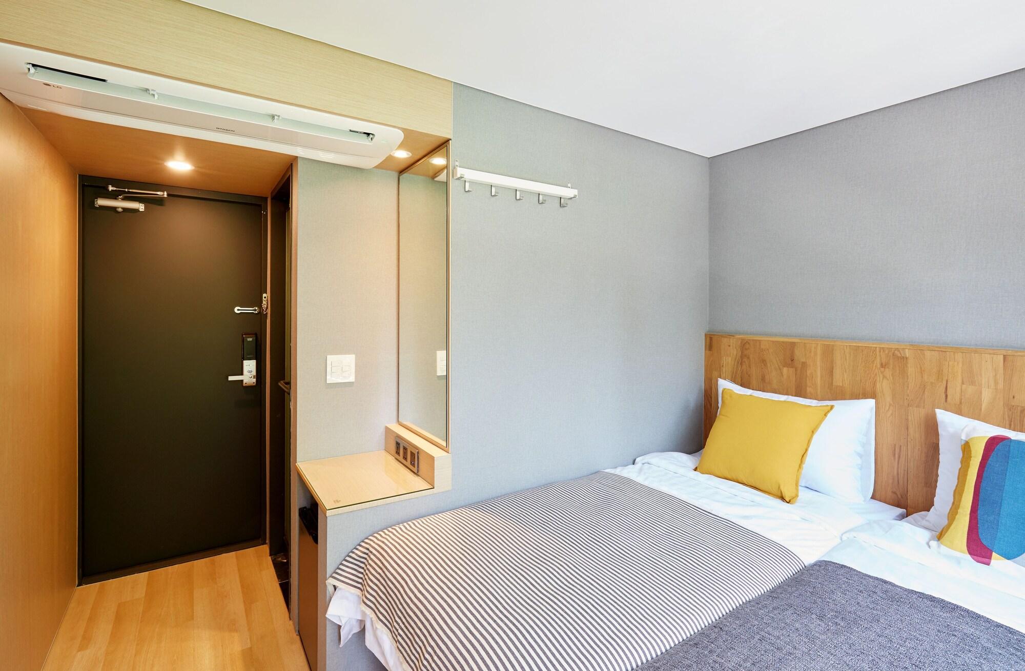 Hostel Cleo Seoul Hongdae Exterior photo