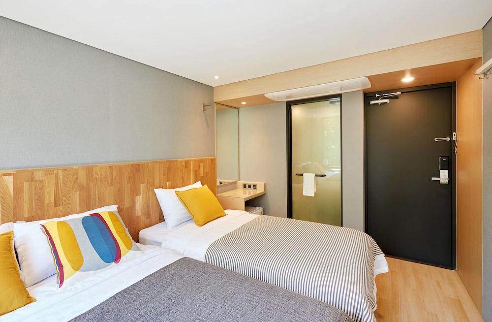 Hostel Cleo Seoul Hongdae Exterior photo