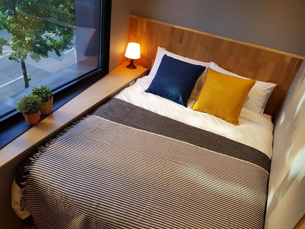 Hostel Cleo Seoul Hongdae Exterior photo