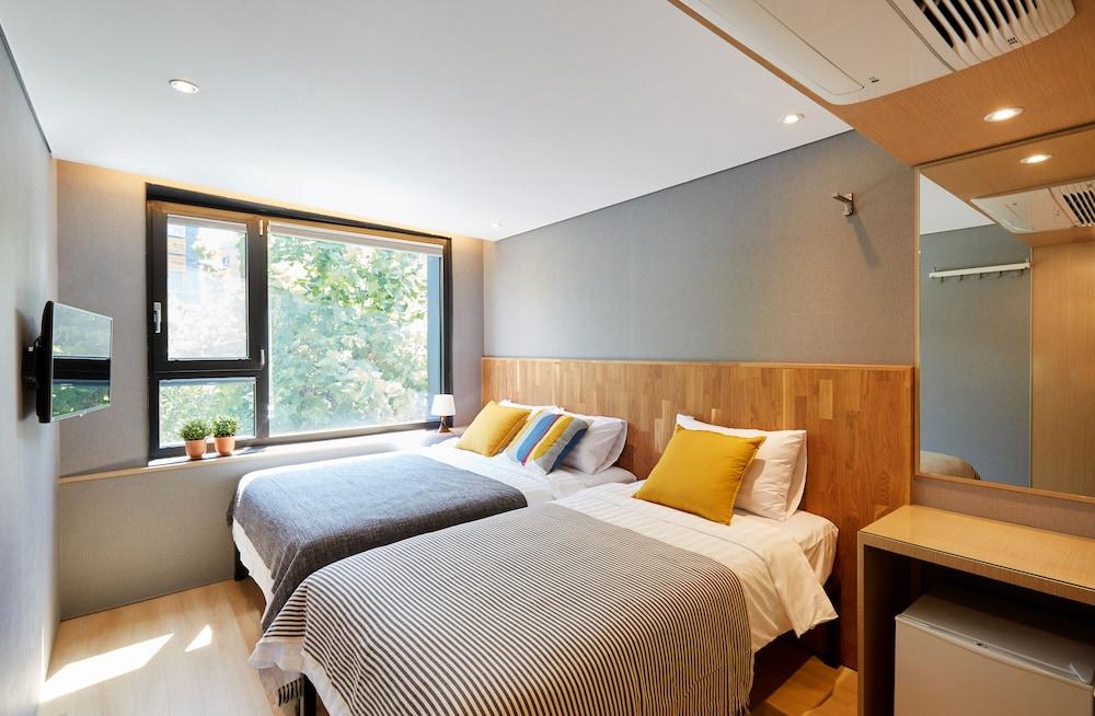 Hostel Cleo Seoul Hongdae Exterior photo
