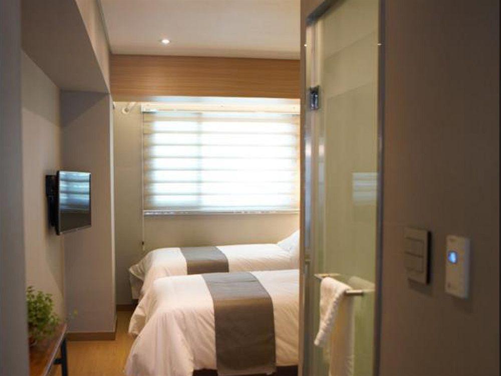 Hostel Cleo Seoul Hongdae Exterior photo