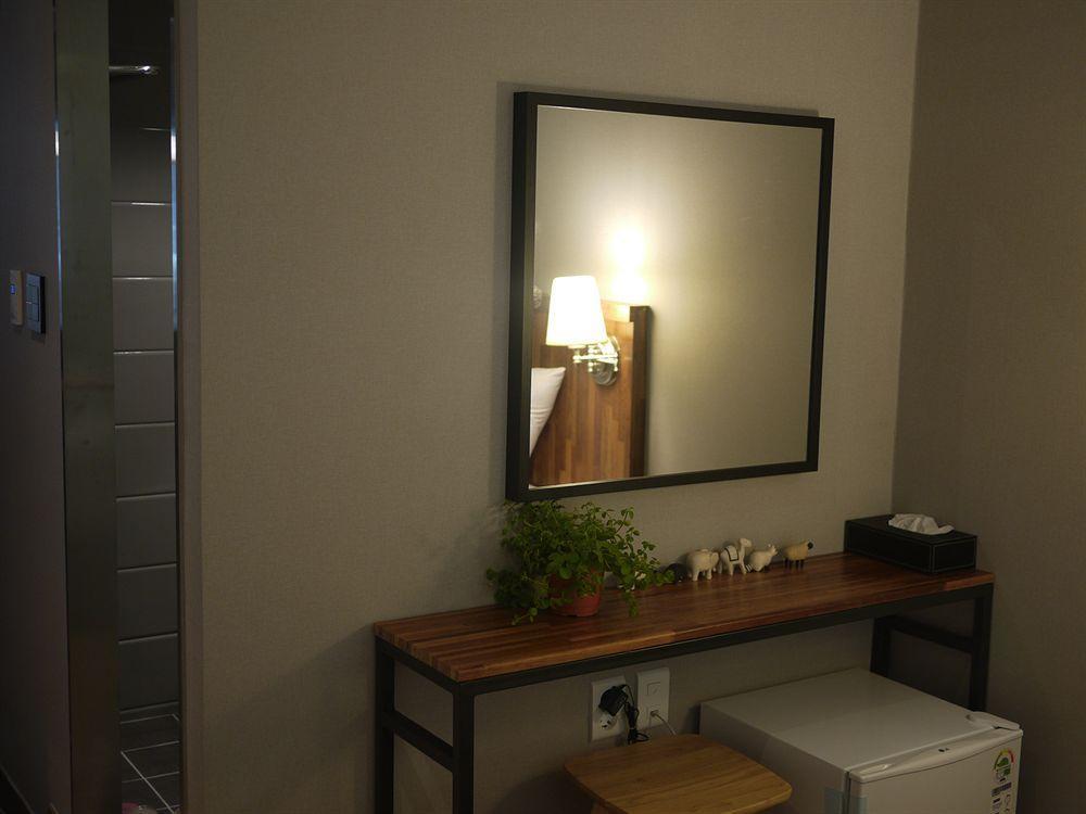 Hostel Cleo Seoul Hongdae Exterior photo