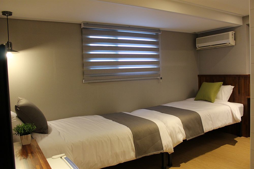 Hostel Cleo Seoul Hongdae Exterior photo