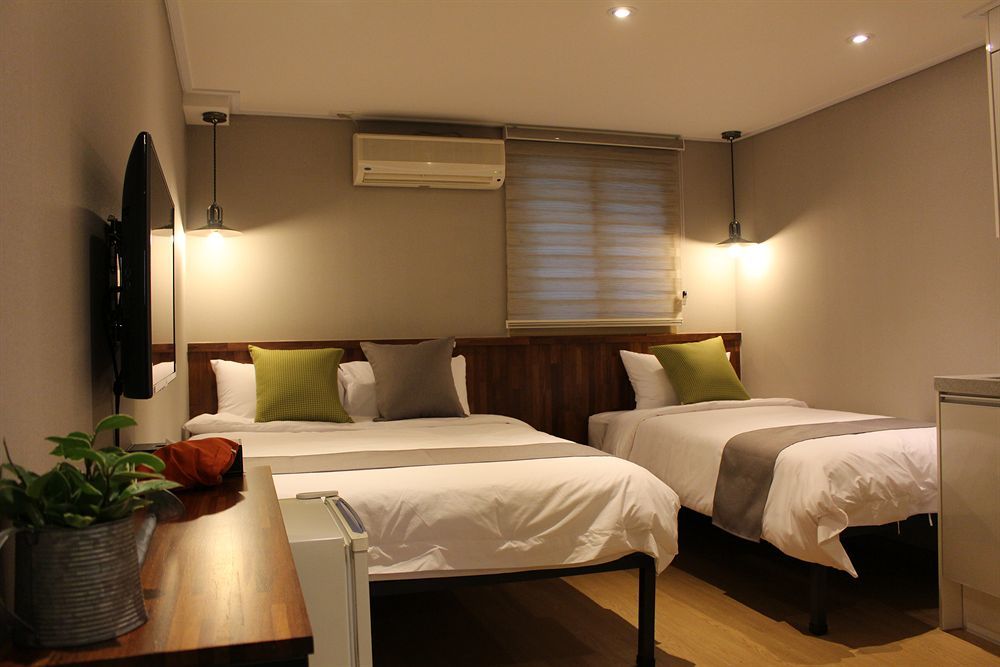 Hostel Cleo Seoul Hongdae Exterior photo